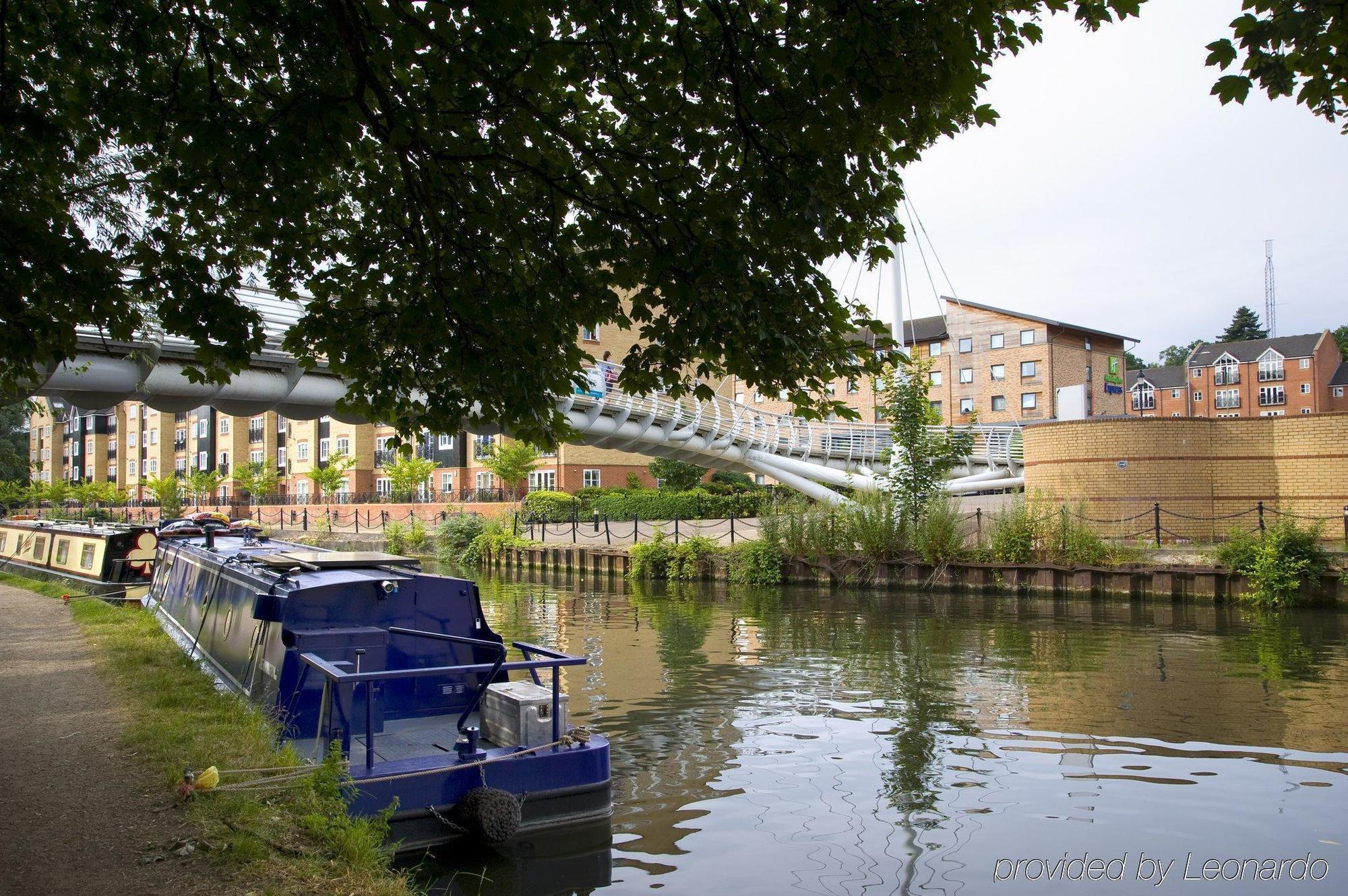 Holiday Inn Express Hemel Hempstead, An Ihg Hotel Exterior foto